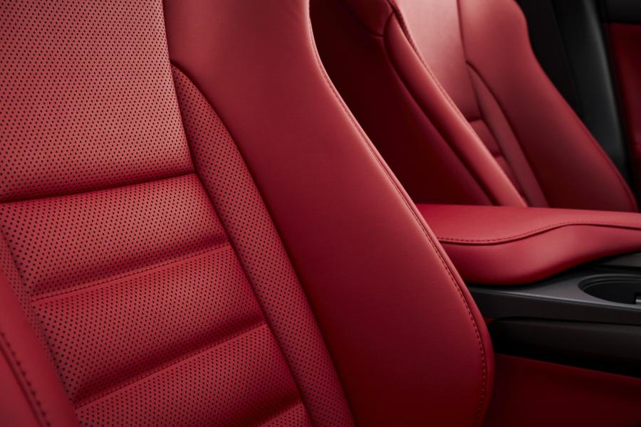 Детали интерьера Lexus IS350 F-Sport 2020 года  (NA) (фото 36 из 51)